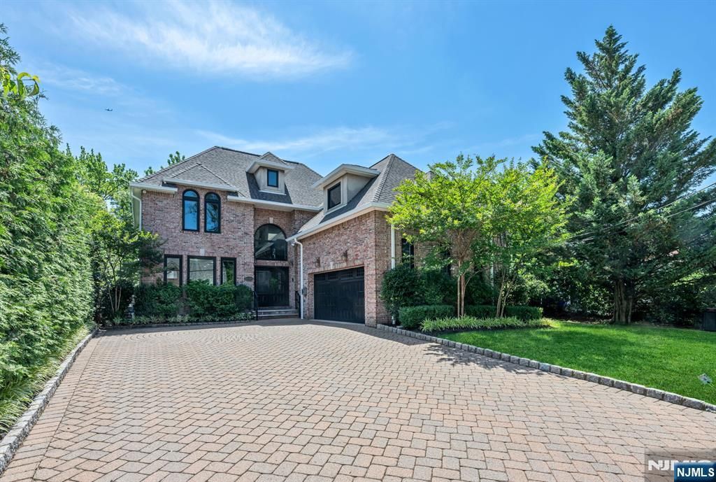 1152 Cumbermeade Road, Fort Lee, NJ 07024