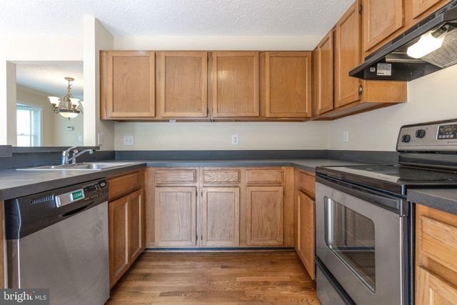 11557 HILL MEADE LN, Woodbridge, VA 22192