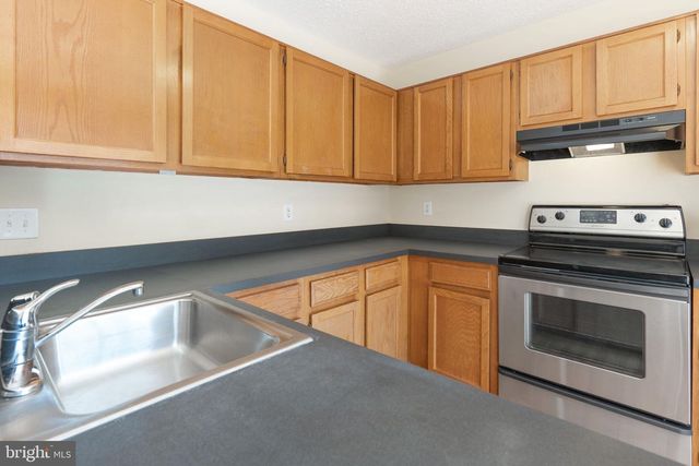 11557 HILL MEADE LN, Woodbridge, VA 22192
