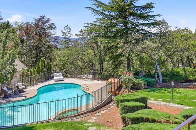 50 Mariposa Terrace, Medford, OR 97504