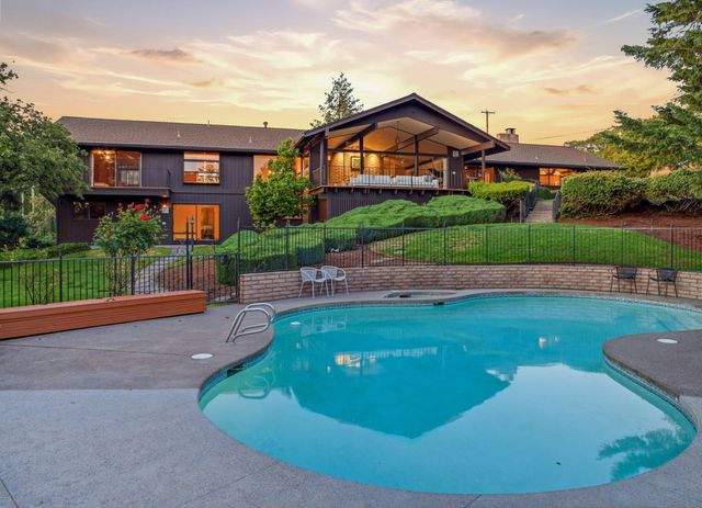 50 Mariposa Terrace, Medford, OR 97504