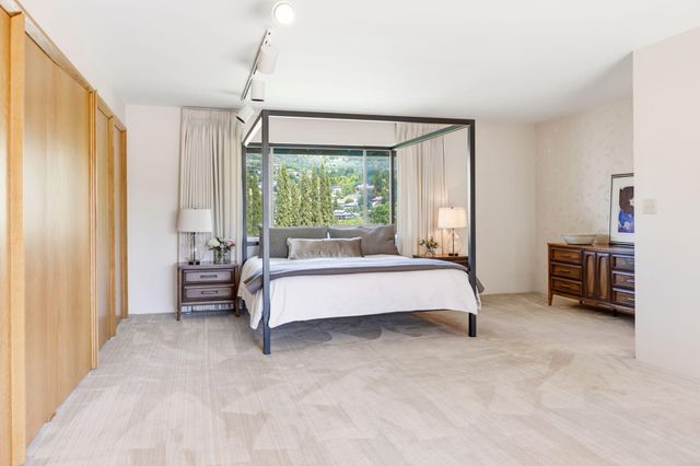 50 Mariposa Terrace, Medford, OR 97504