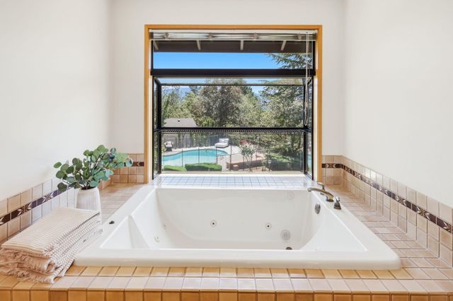 50 Mariposa Terrace, Medford, OR 97504