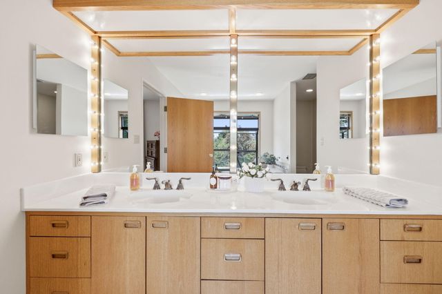 50 Mariposa Terrace, Medford, OR 97504