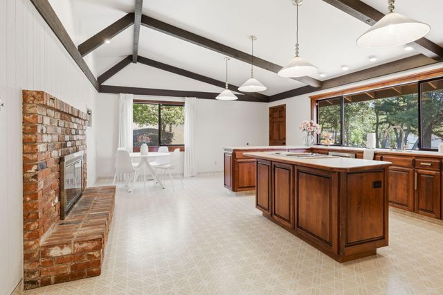 50 Mariposa Terrace, Medford, OR 97504