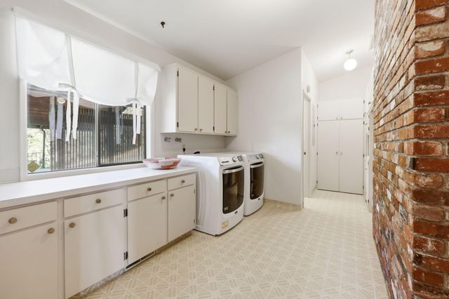50 Mariposa Terrace, Medford, OR 97504