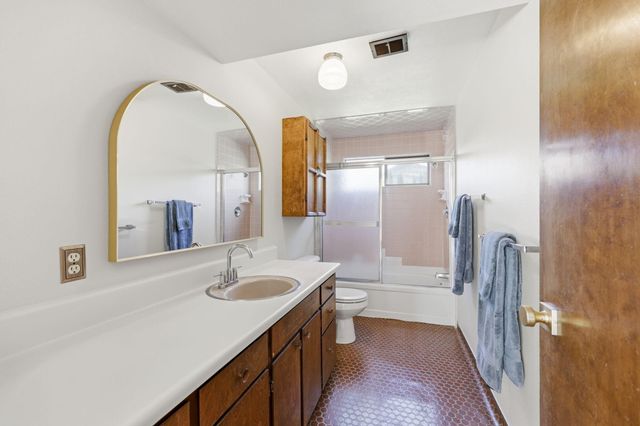 50 Mariposa Terrace, Medford, OR 97504