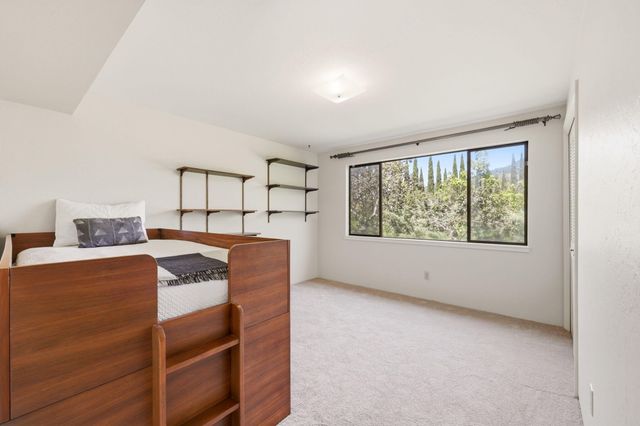 50 Mariposa Terrace, Medford, OR 97504