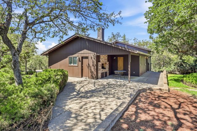 50 Mariposa Terrace, Medford, OR 97504