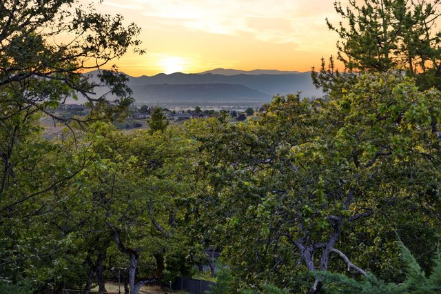 50 Mariposa Terrace, Medford, OR 97504