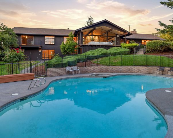 50 Mariposa Terrace, Medford, OR 97504