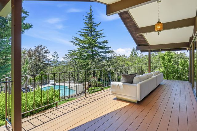 50 Mariposa Terrace, Medford, OR 97504