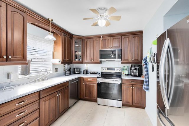 204 HIDDEN SPRINGS CIRCLE, Kissimmee, FL 34743