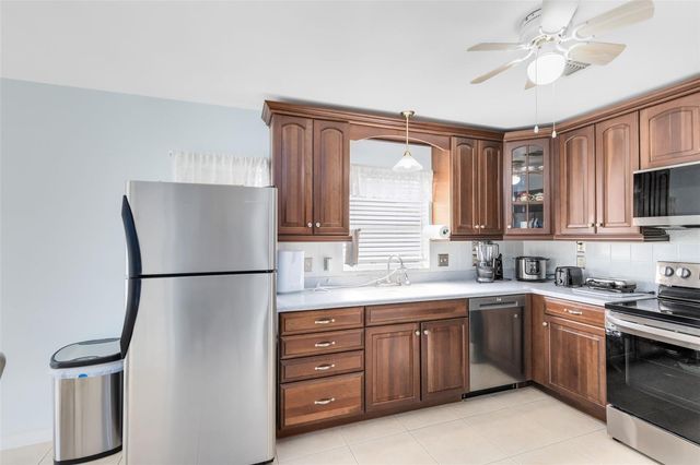 204 HIDDEN SPRINGS CIRCLE, Kissimmee, FL 34743