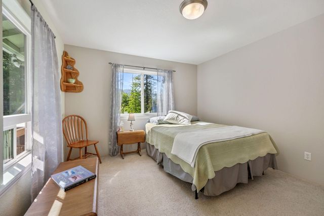 16445 Meadows Road, White City, OR 97503
