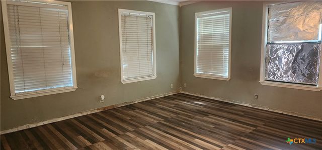 604 Davis Street, Edna, TX 77957