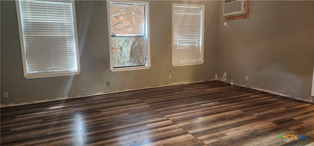 604 Davis Street, Edna, TX 77957