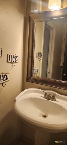 604 Davis Street, Edna, TX 77957