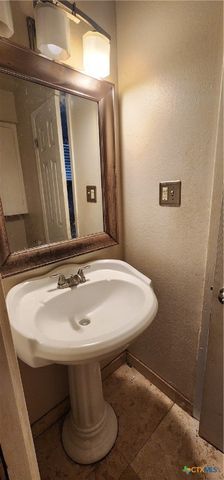 604 Davis Street, Edna, TX 77957