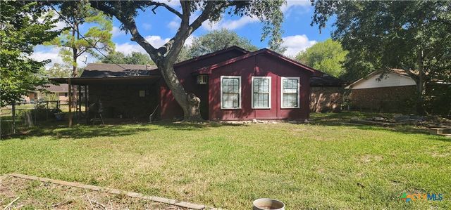 604 Davis Street, Edna, TX 77957