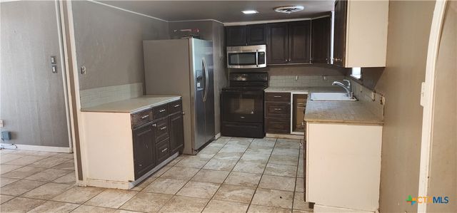 604 Davis Street, Edna, TX 77957