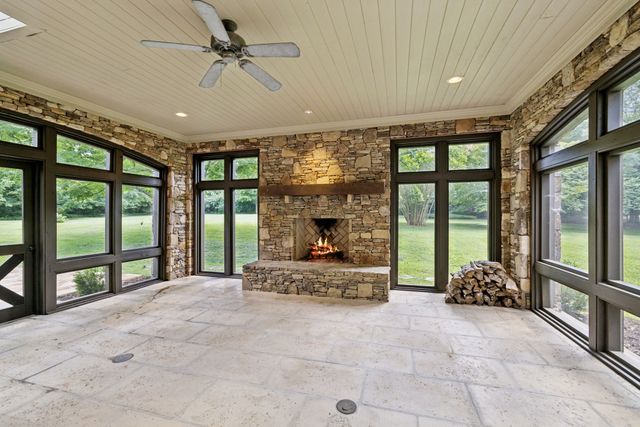 1011 Gateway Ln, Nashville, TN 37220