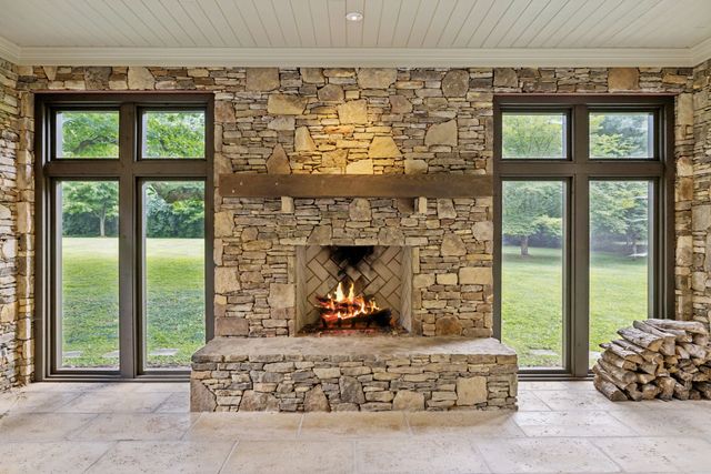 1011 Gateway Ln, Nashville, TN 37220