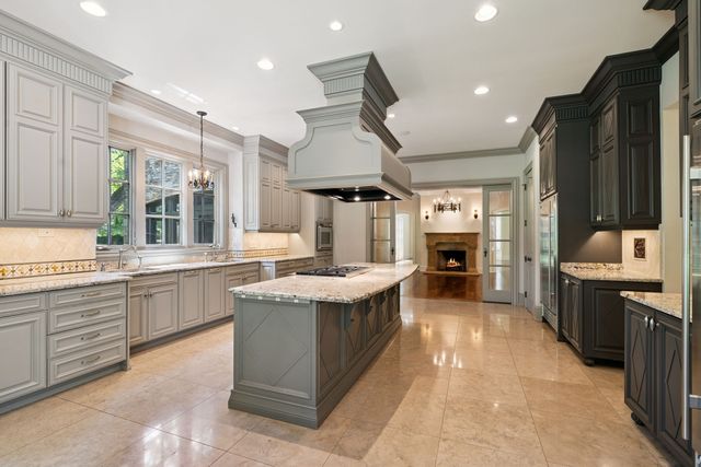 1011 Gateway Ln, Nashville, TN 37220