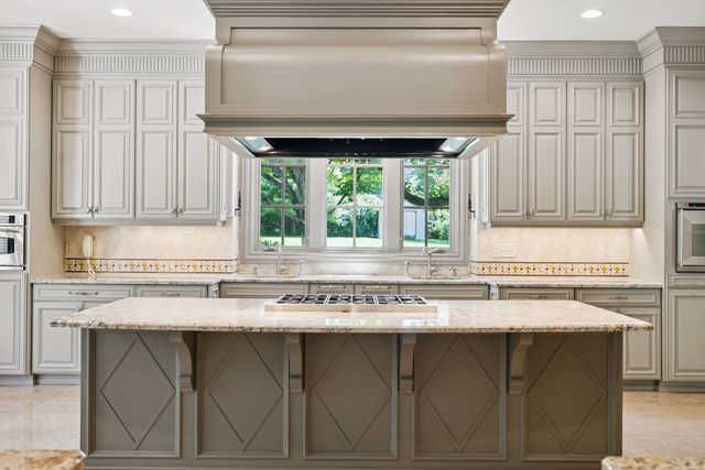 1011 Gateway Ln, Nashville, TN 37220