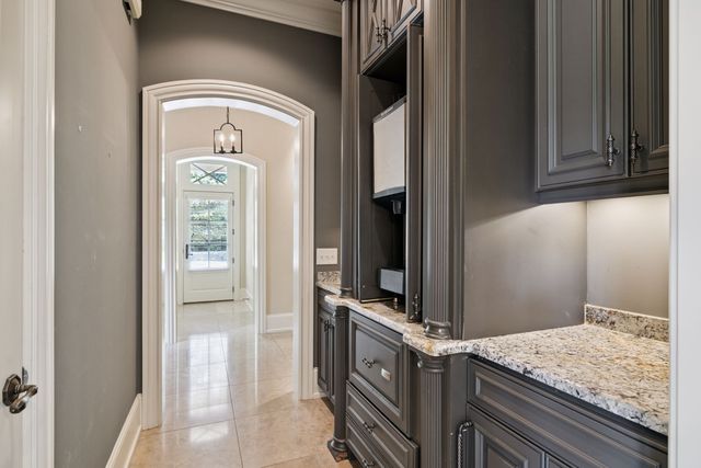 1011 Gateway Ln, Nashville, TN 37220