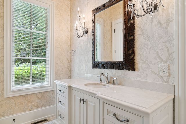 1011 Gateway Ln, Nashville, TN 37220