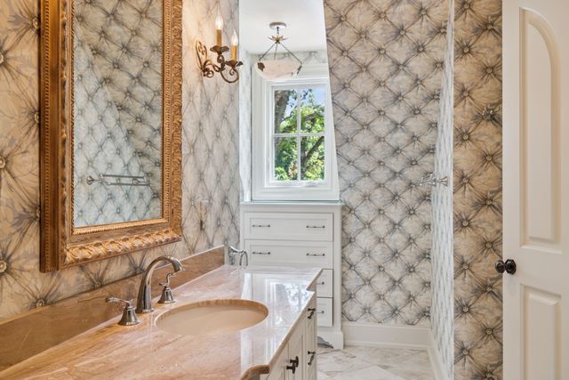 1011 Gateway Ln, Nashville, TN 37220