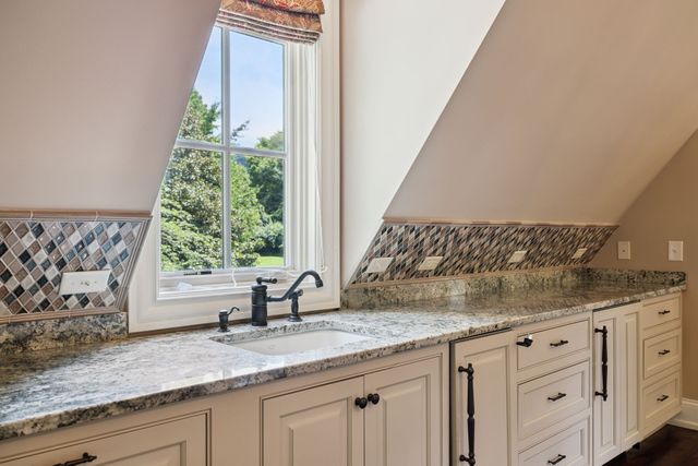 1011 Gateway Ln, Nashville, TN 37220