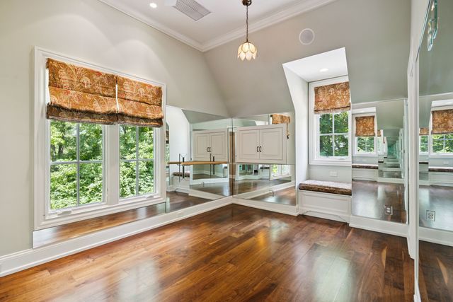 1011 Gateway Ln, Nashville, TN 37220