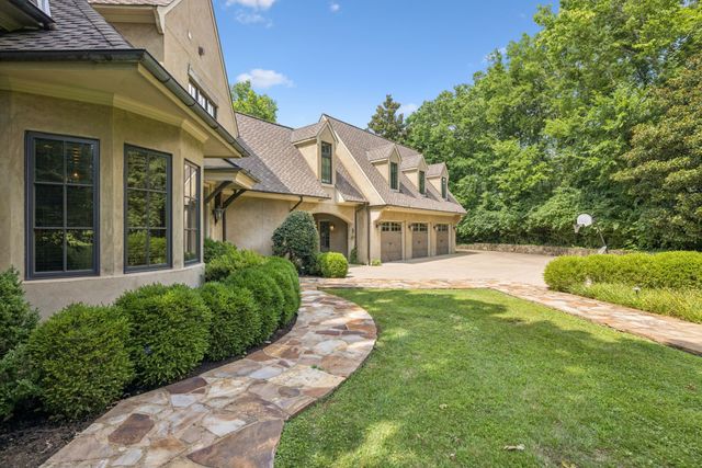 1011 Gateway Ln, Nashville, TN 37220