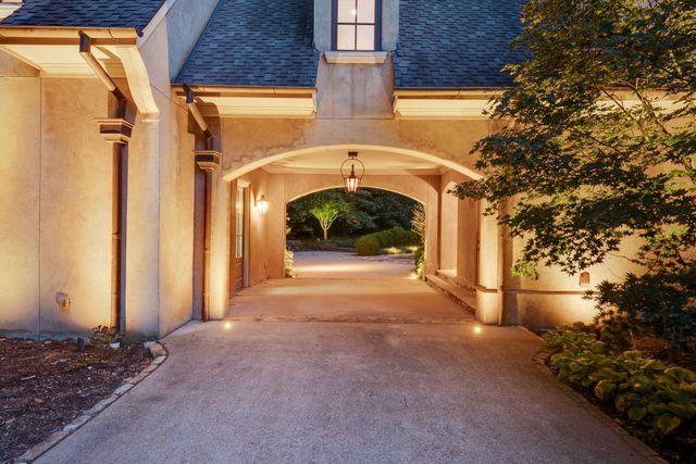 1011 Gateway Ln, Nashville, TN 37220