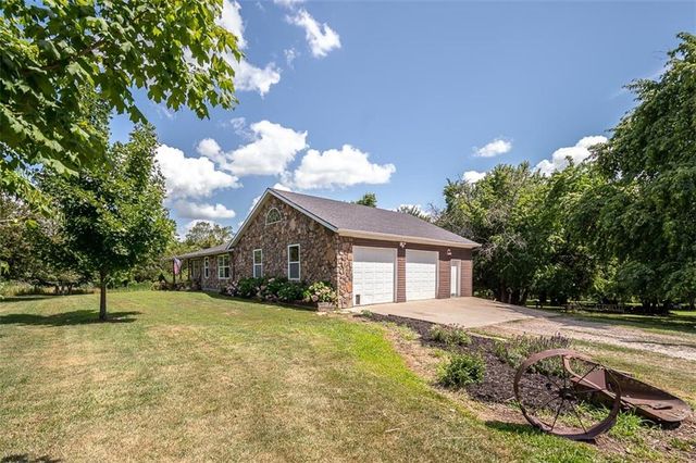 4006 Thomas Road, Wellsville, KS 66092