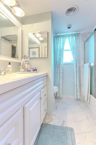 3755 Via Poinciana 101, Lake Worth, FL 33467