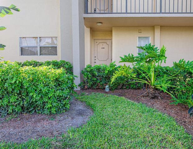 3755 Via Poinciana 101, Lake Worth, FL 33467