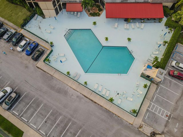 3755 Via Poinciana 101, Lake Worth, FL 33467