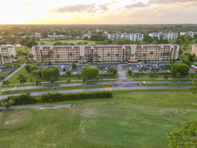 3755 Via Poinciana 101, Lake Worth, FL 33467