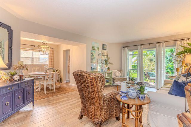 3755 Via Poinciana 101, Lake Worth, FL 33467