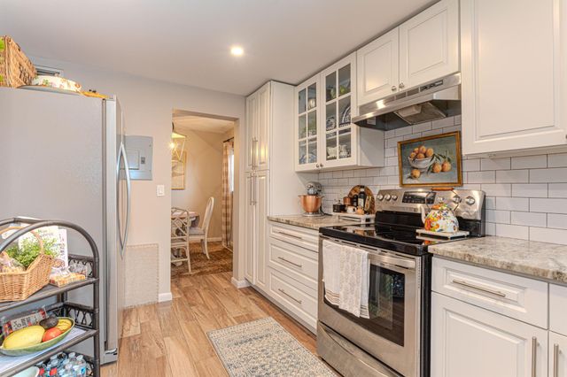 3755 Via Poinciana 101, Lake Worth, FL 33467