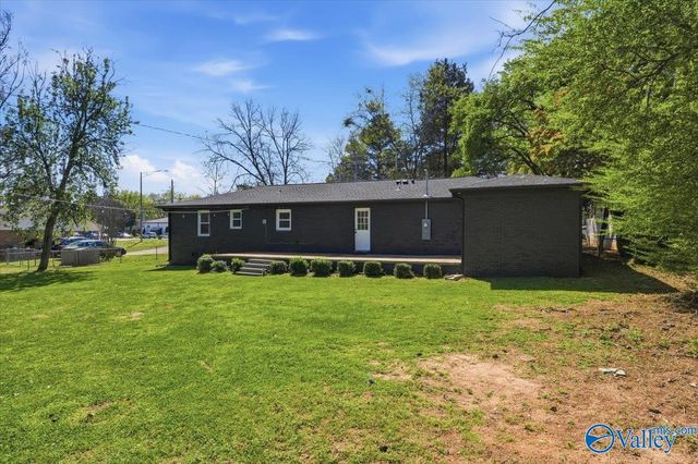 6404 Old Madison Pike NW, Huntsville, AL 35806