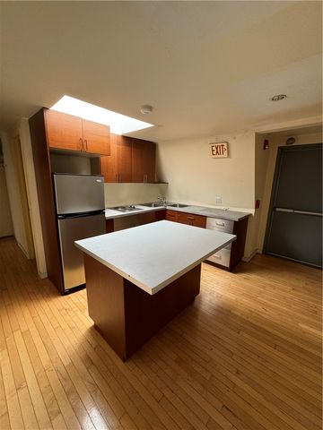209 S Craig St, Oakland, PA 15213
