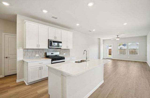 808 Leavenworth Drive, Mckinney, TX 75071