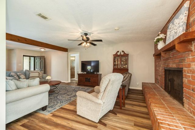 131 Singleton Street, Jones Creek, TX 77541