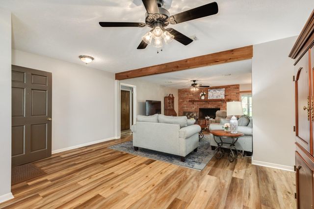 131 Singleton Street, Jones Creek, TX 77541