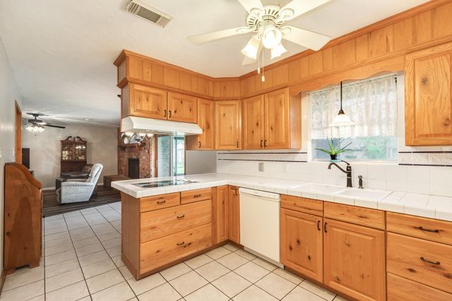 131 Singleton Street, Jones Creek, TX 77541