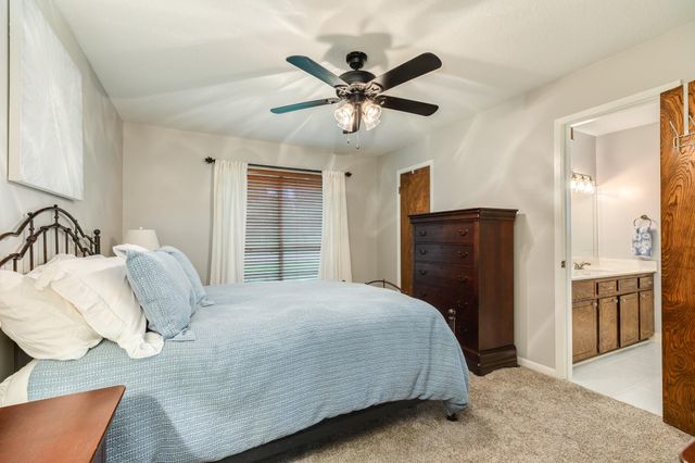 131 Singleton Street, Jones Creek, TX 77541